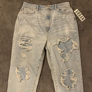 UO light wash high-rise mom jeans new with tags
